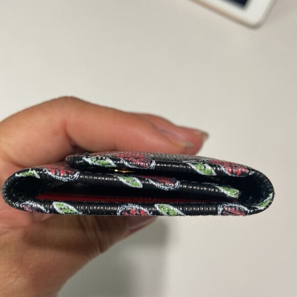 Authentic Prada Vitello Move Leather Heart Pattern Six Ring Tri-Fold Key Holder - Picture 9 of 10